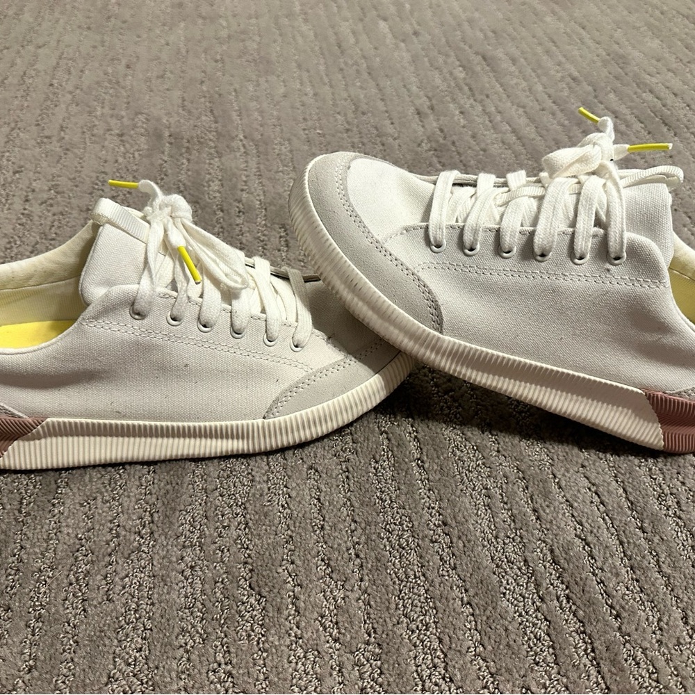 Free Shipping ‼️ Sorel Women White Sneakers with Yellow Accents